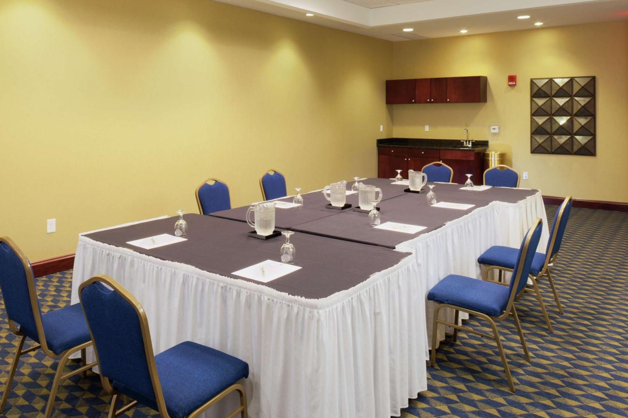 Doubletree By Hilton Greensboro Exterior foto