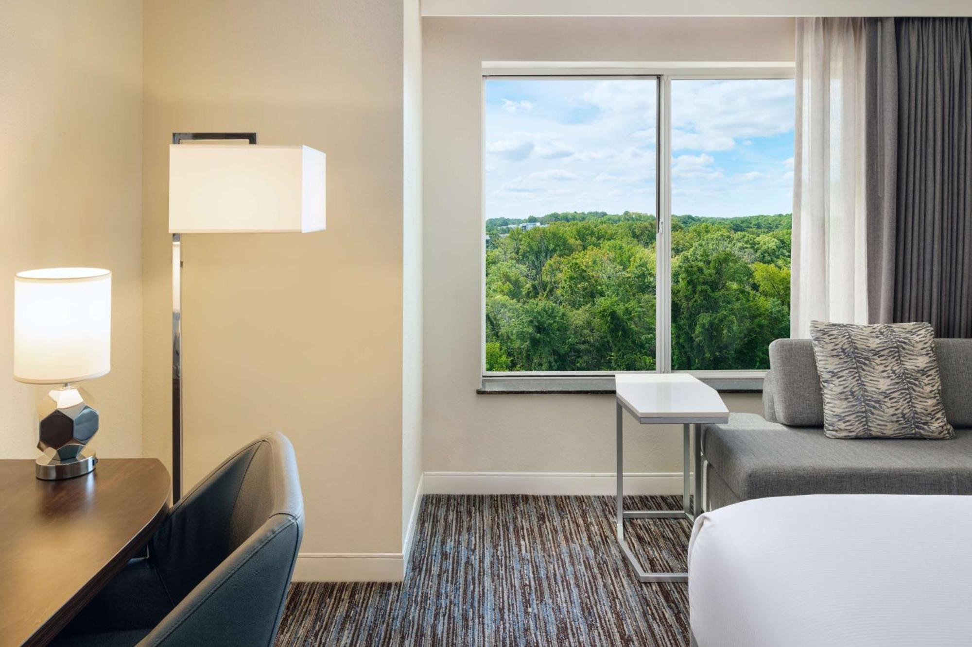 Doubletree By Hilton Greensboro Exterior foto