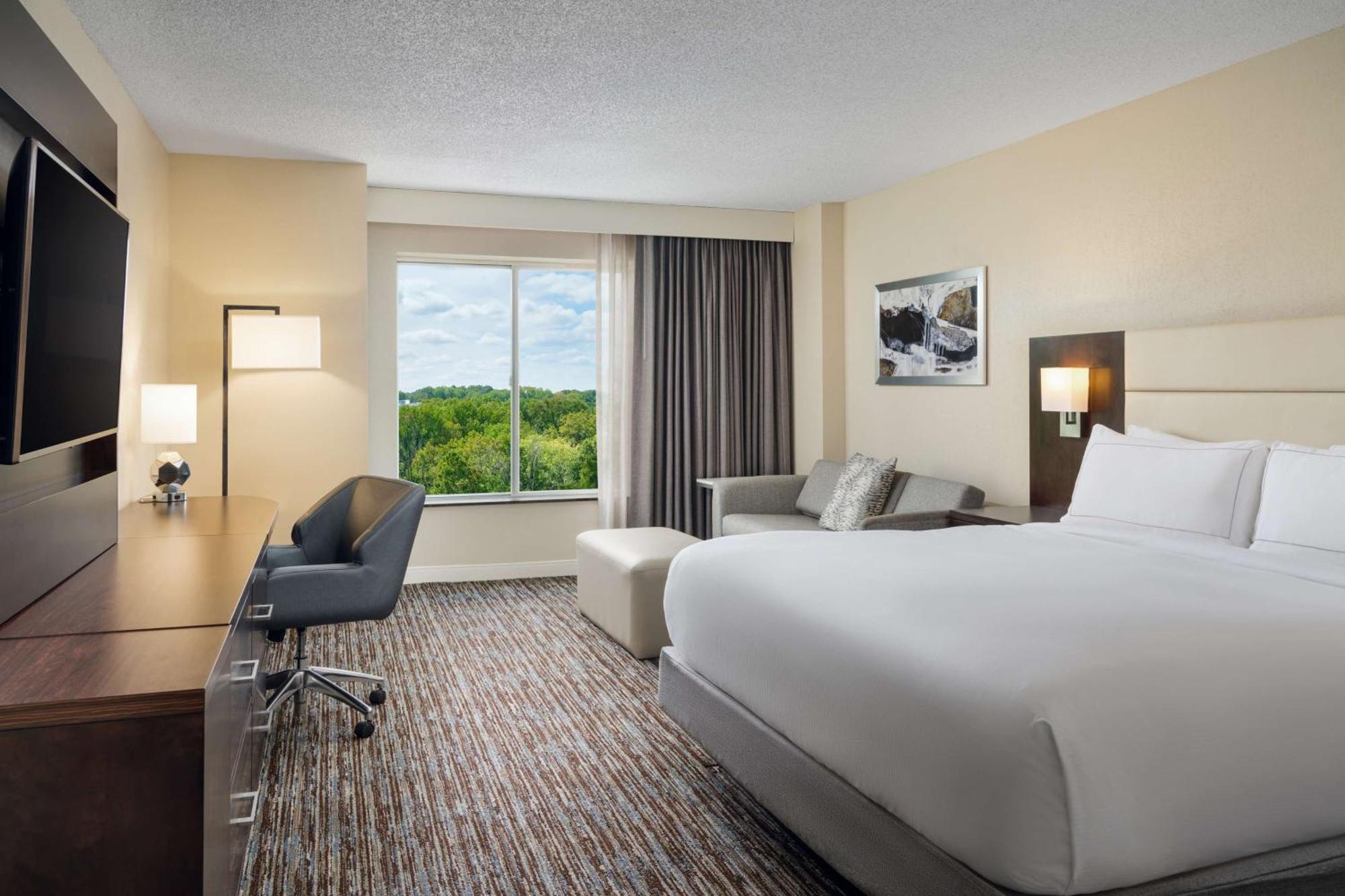 Doubletree By Hilton Greensboro Exterior foto