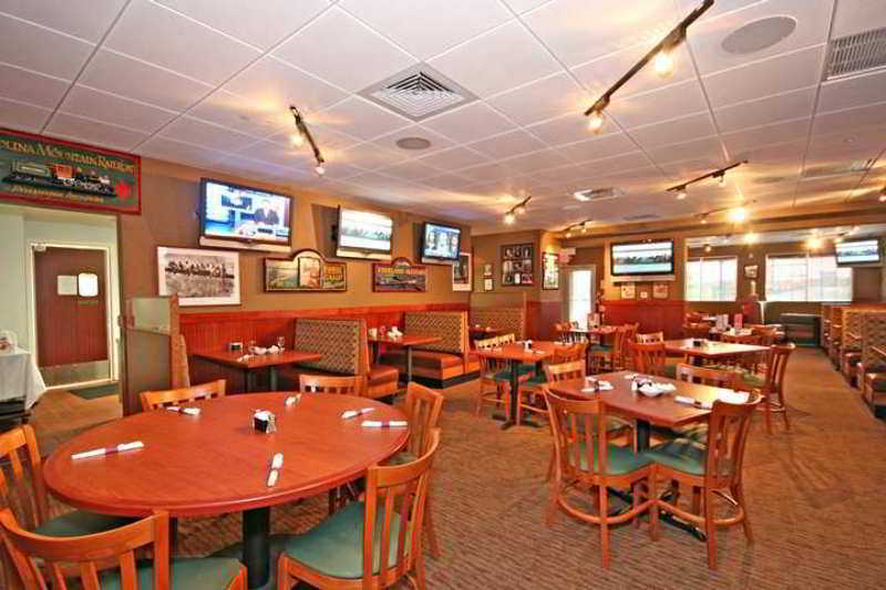 Doubletree By Hilton Greensboro Exterior foto