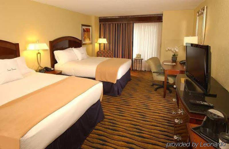 Doubletree By Hilton Greensboro Exterior foto